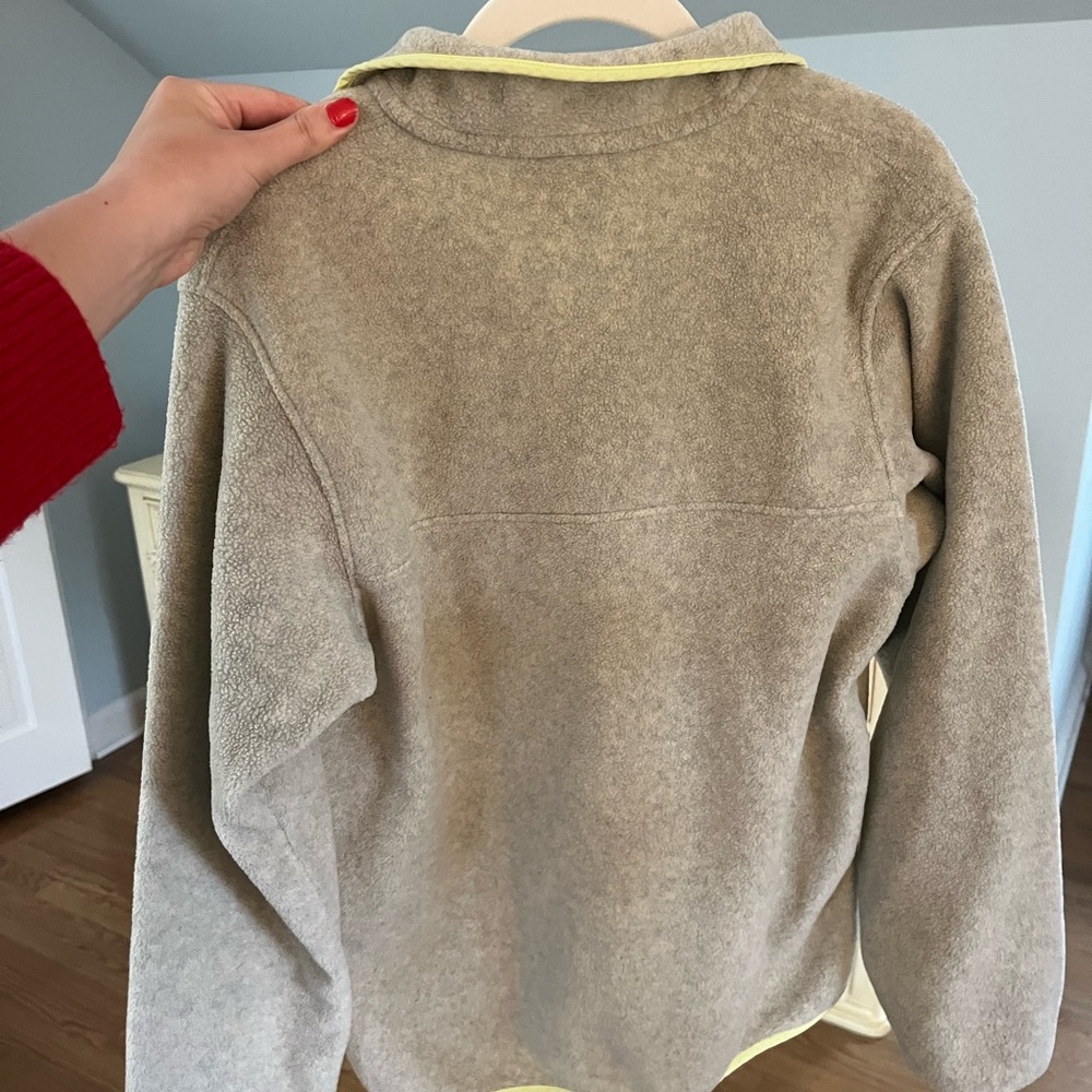 Patagonia women's synchilla snap closure pull over (oatmeal and yellow) - Picture 2 of 4